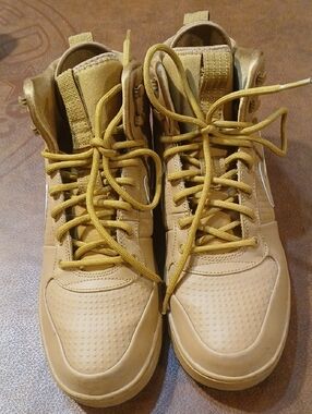 Nike Men's Athletic Shoes in Wheat/Tan